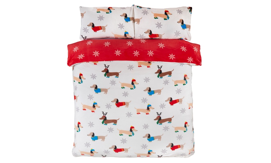 Image 4: Winter Sausage Dogs Duvet Set