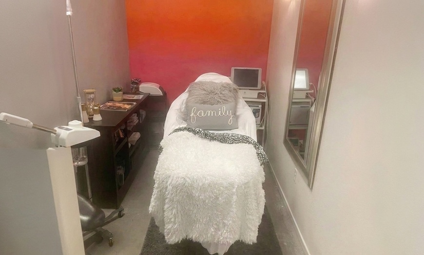 Image 4: Laser Lipo, Cryo Lipo & EMS Sculpting for a Slim, Toned Body