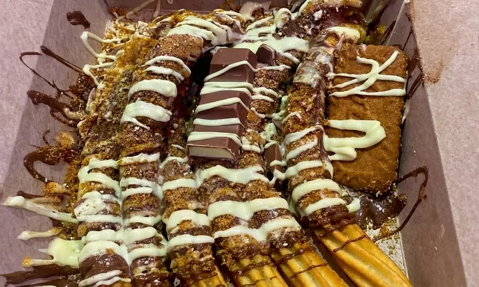 Churros oder Lokma mit Toppings & Getränk nach Wahl für 1-2 Personen