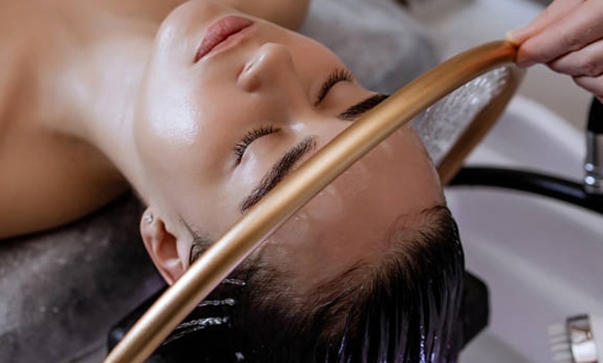 Image 2: Tratamiento head spa con masaje corporal, té o café