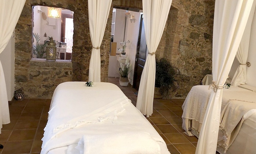 Image 11: Masaje con técnica a elegir o ritual Alella Essence en pareja