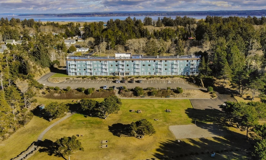 Image 4: Beachfront Resort in Washington Coast with Ocean Views, Trails & Pool