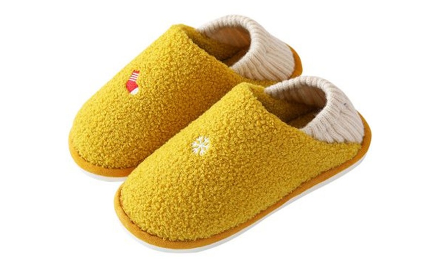 Image 8: Women's Plush Slippers