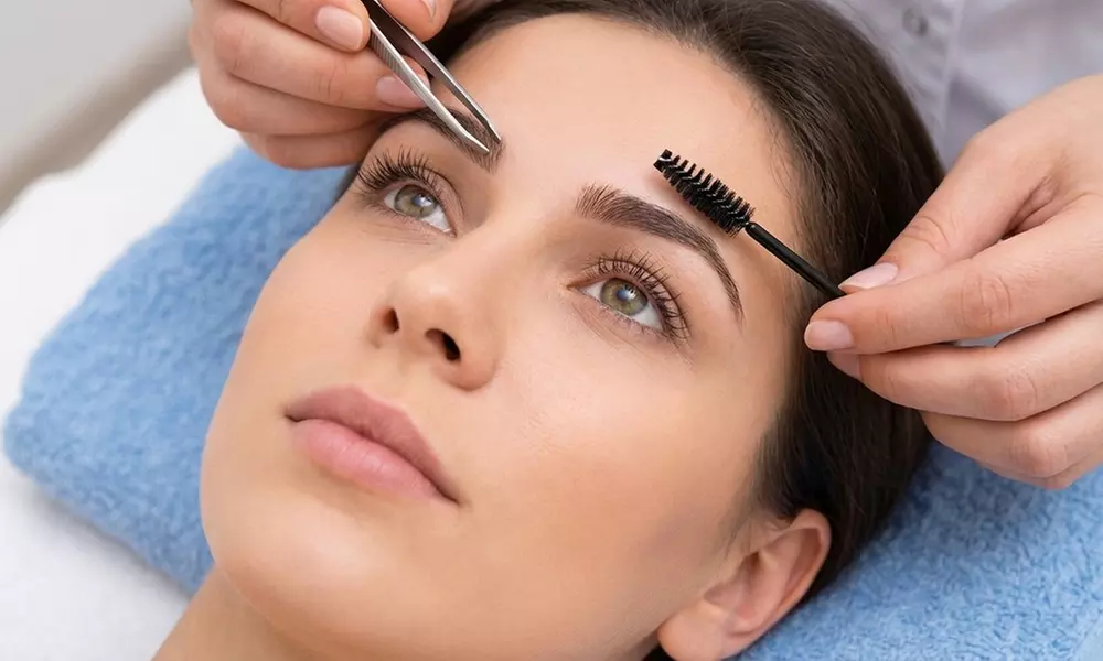 Lifting y tinte de pestañas y opción a depilación o laminado de cejas