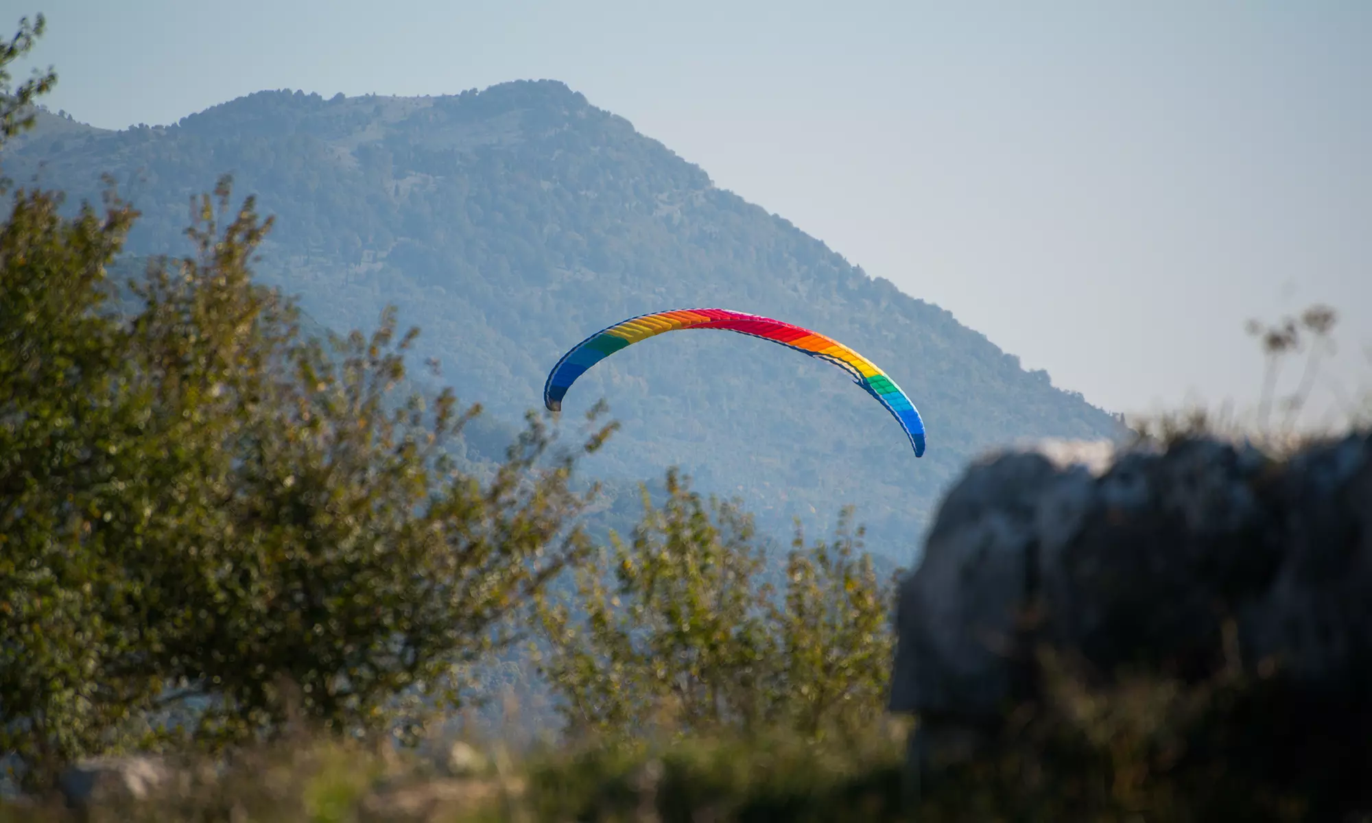 Lot paralotnią z akrobatyką