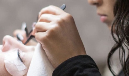 Full Set of Natural Eyelash Extensions (Includes 50-60 lashes) - A&G Lash Lounge