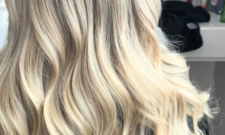 Image 4: Refresh Your Look with a Women's Cut and Blow Dry