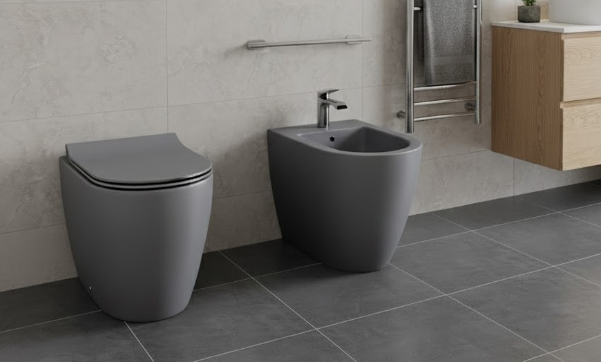 Image 1: Set di sanitari filomuro