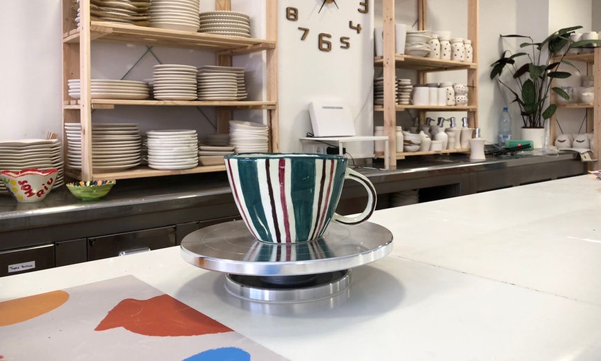 Image 6: Talleres de pintura en cerámica con opción a bebida para 1 o 2