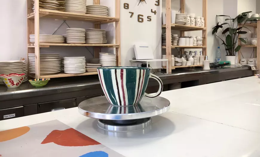 Image 3: Taller de pintura en cerámica con con copa de vino para 1 o 2 personas