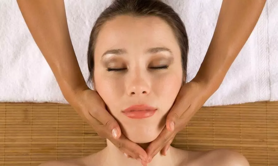 Bis 75 Min. Exklusive Gesichtsbehandlung nach Wahl für strahlende Haut
