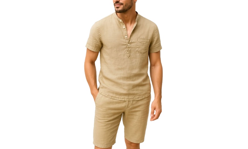 Image 4: T-shirt homme avec col à boutons