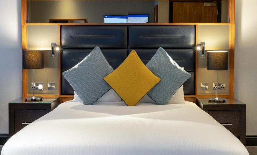 Image 13: Felbridge: Double Standard with Breakfast