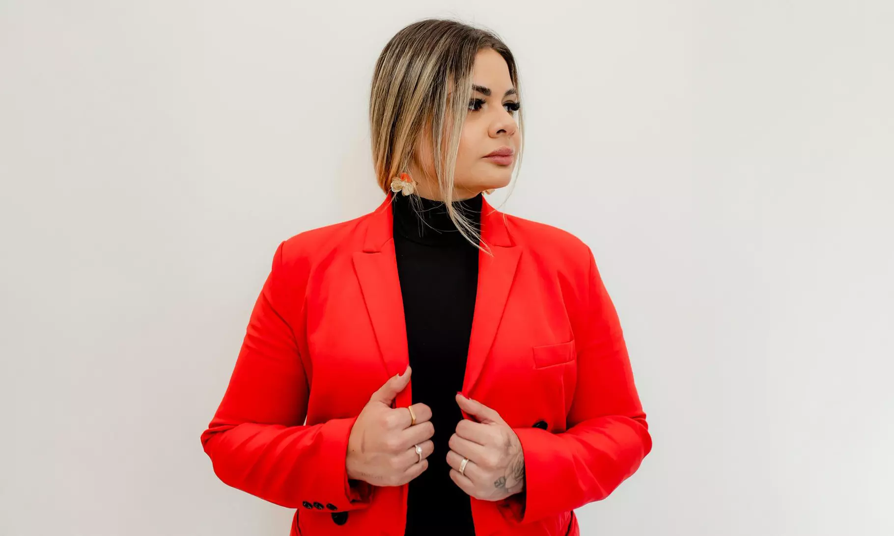 Deep Facial Cleanse + RF or LED Therapy with Face & Lip Hydration