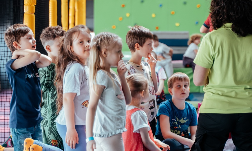 Image 6: Rozrywka w parku trampolin i dmuchańców: nawet cały dzień zabawy!