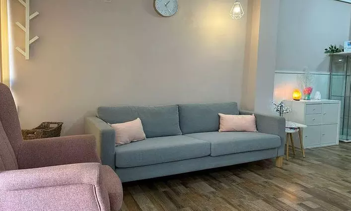 Microblading de cejas y micropigmentación de eyeliner para 1 persona, ahorra hasta un 76% - Second Medium