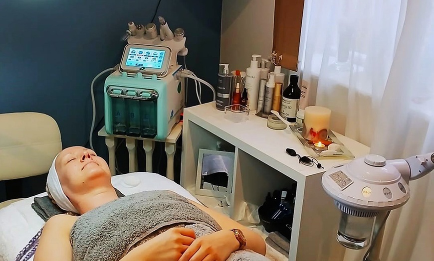 Image 2: 60 or 100 Minute 13 Step Hydrafacial - Silver or Platinum