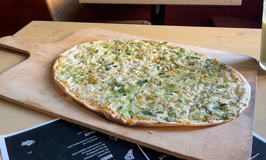 Image 1: Herzhafter Genuss: Flammkuchen od. Manti + Softdrink für 2 od. 4 Pers.