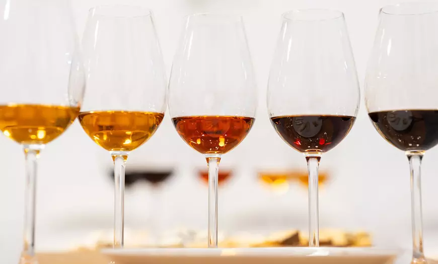 Image 1: Experiencia única: cata de vermuts con aperitivos para 2 o 4 personas