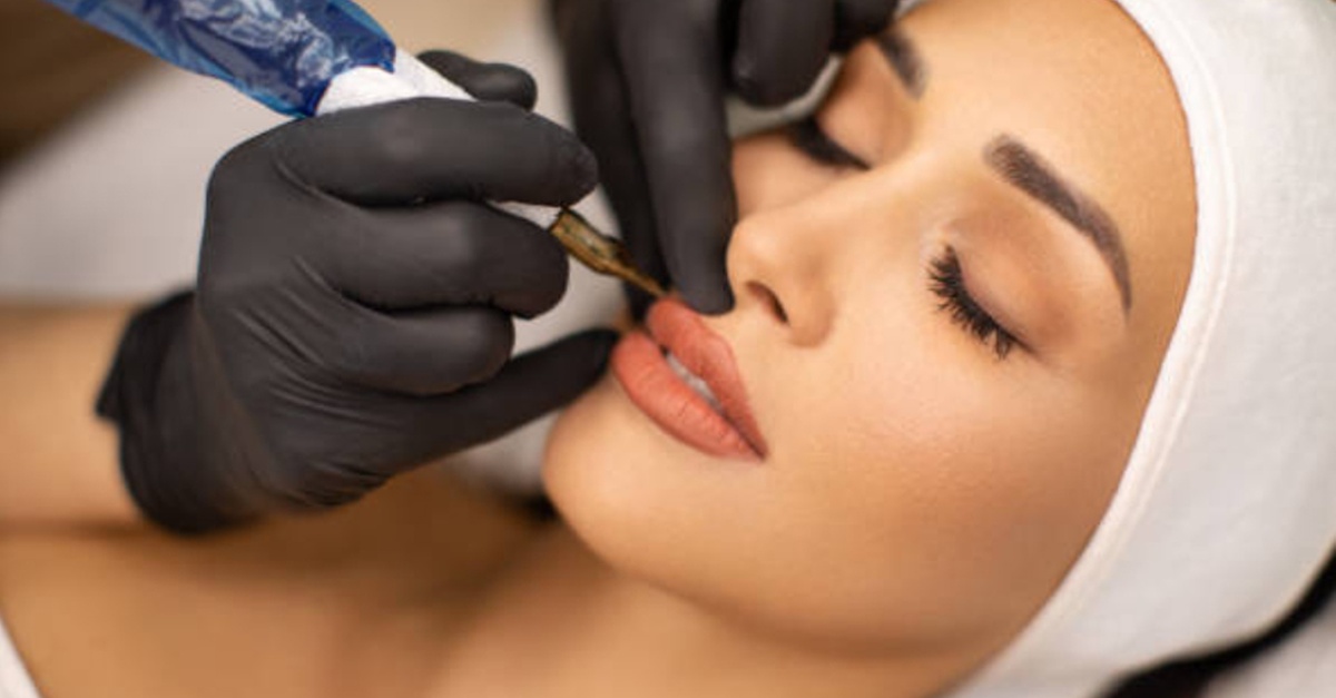 Sesión de micropigmentación de cejas, labios u ojos en Madrid