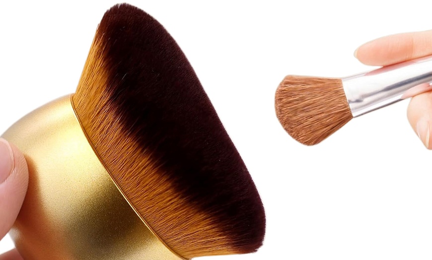 Image 18: Body Makeup Brush