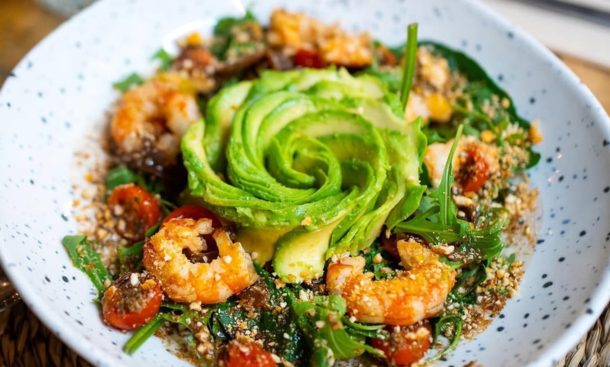 Image 2: Menú internacional para 2 personas con entrante, postre y bebida