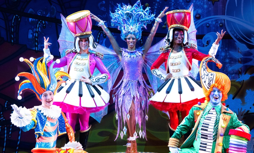 Image 3: POMP, SNOW & CIRQUEumstance show at Gaylord Opryland Resort