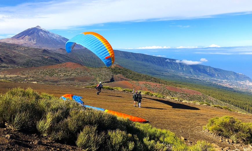 Image 4: Vuelo estándar o acrobático en parapente con video del despegue 