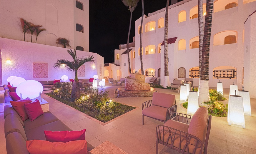 Image 23: 5-Star All-Inclusive Beachfront Stay 