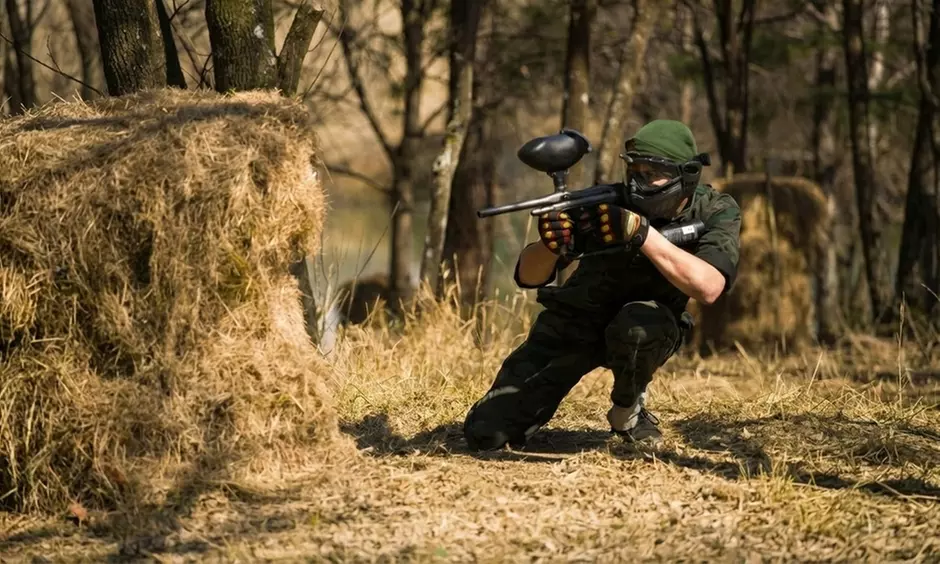 Paintball Party dla 10-18 osób: do 3000 kulek i wspólny grill po grze