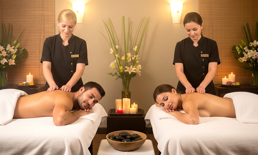 Image 1: Ritual romántico para 2: masaje relajante con cava o zumo y chocolate 