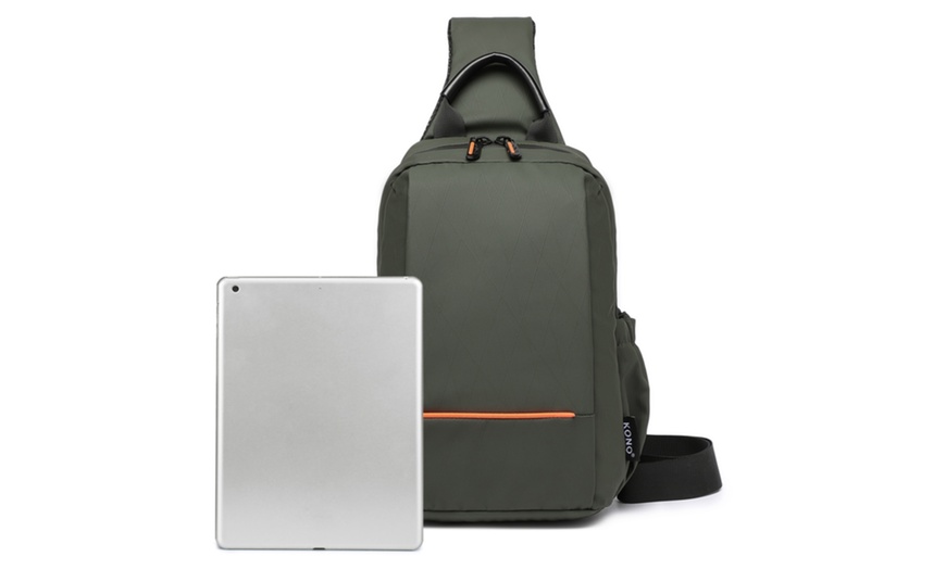 Image 12: Wasserfeste Umhänge-Brusttasche für Herren