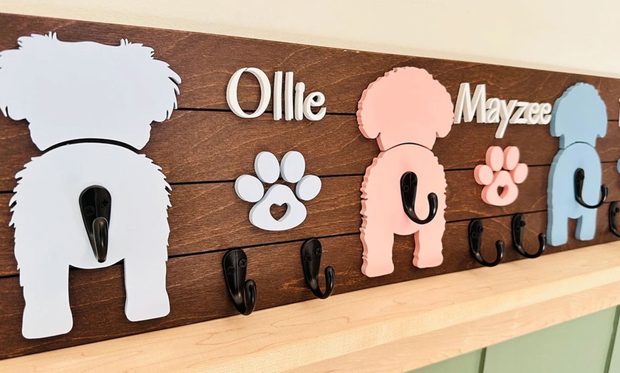 Image 8: Personalisiertes Schlüsselbrett aus Holz mit Namen in Design nach Wahl