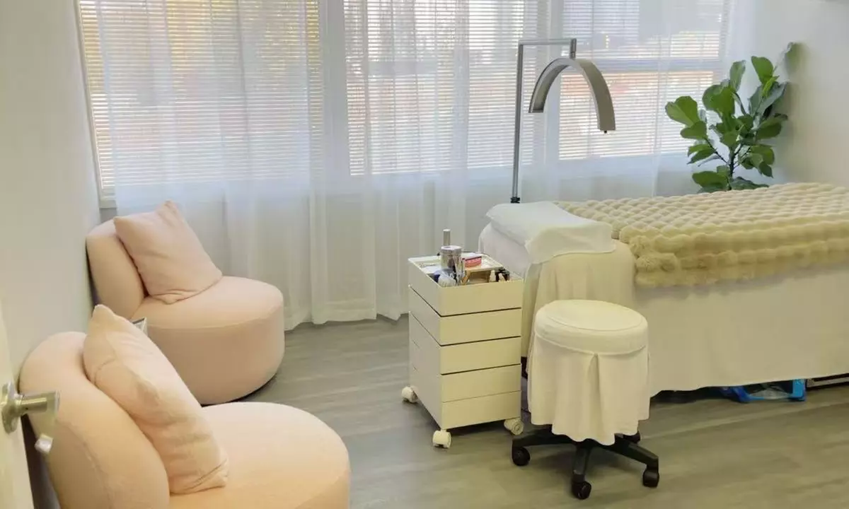 Microblading Session for both Eyebrows - 2 Hours w/ Optional Touch Up