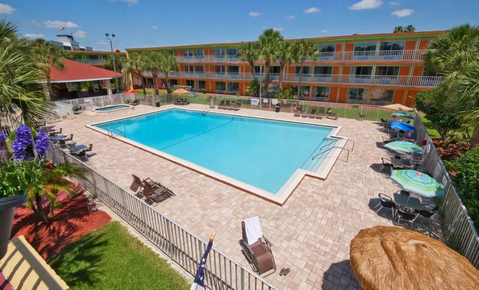 Stay at Roomba Inn & Suites Orlando/Kissimmee in Kissimmee, FL - Primary Image