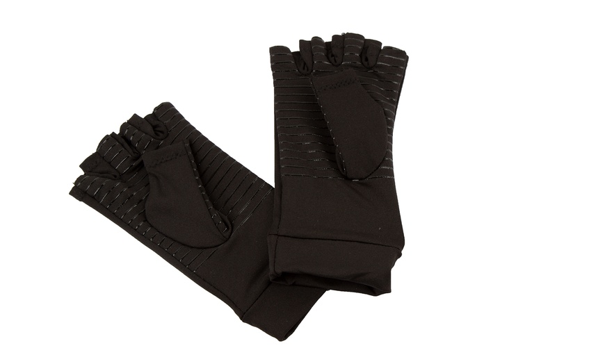 Image 2: Copper-Infused Compression Gloves