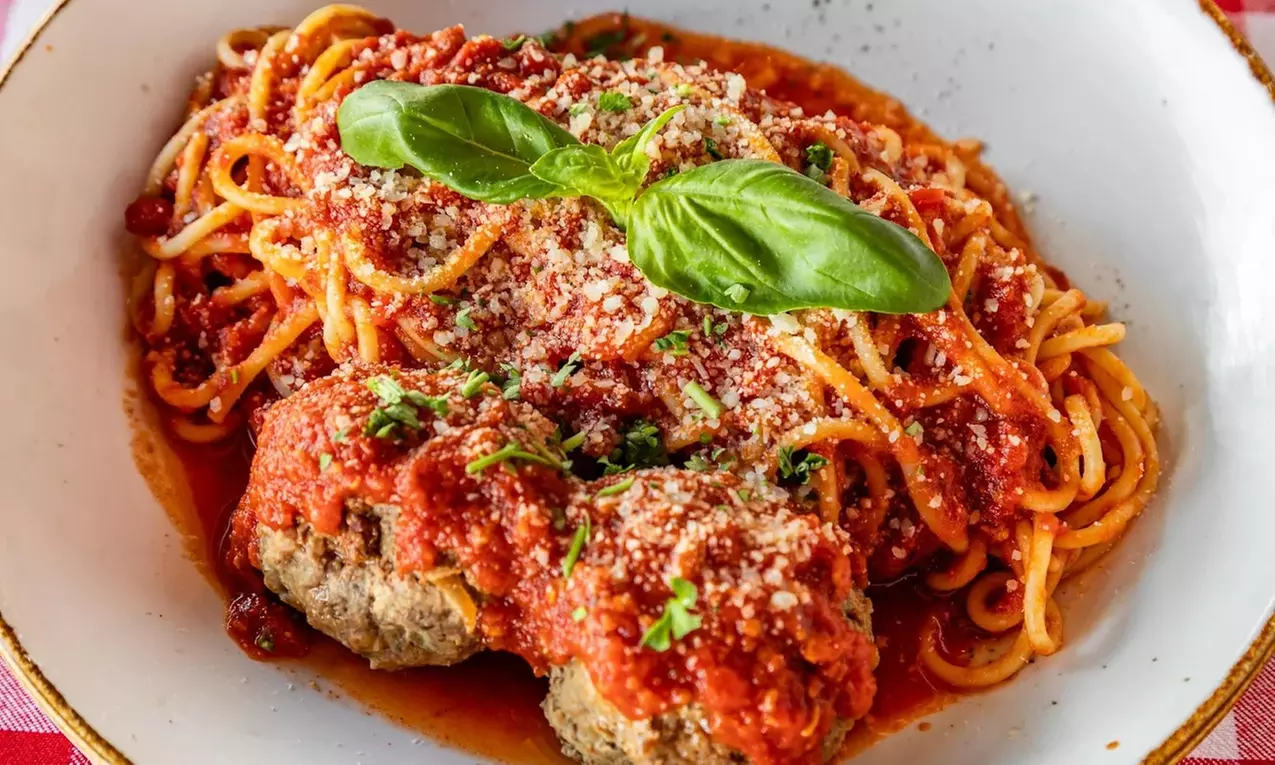 Ricci's Italian: Bottomless Brunch or Dinner for 2 or 4 with wine