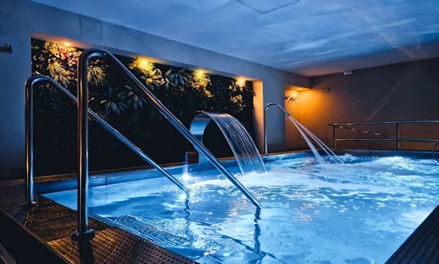 Image 4: Circuito termal con recorrido libre de 60’ con agua, té o infusiones