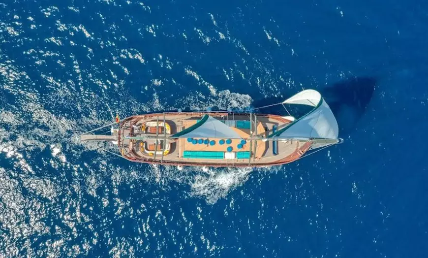 Image 10: Vive una velada mágica a bordo de una goleta de madera para 1 o 2