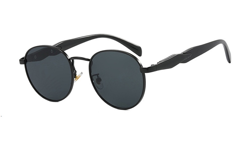 Image 6: Unisex Trendy Sunglasses 