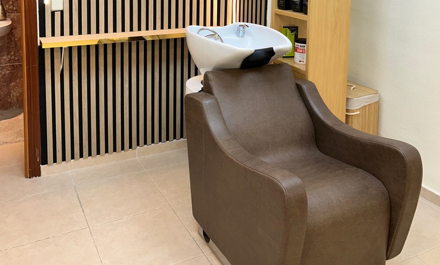 Image 2: Sesión de peluquería a elegir para media melena