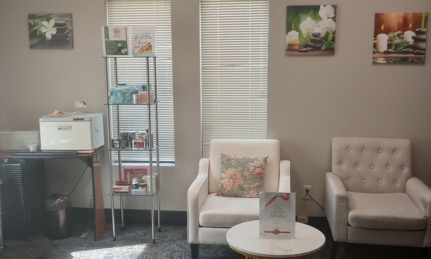 Image 2: Relaxation Awaits with 55 or 80-Minute Swedish or Deep Tissue Massage