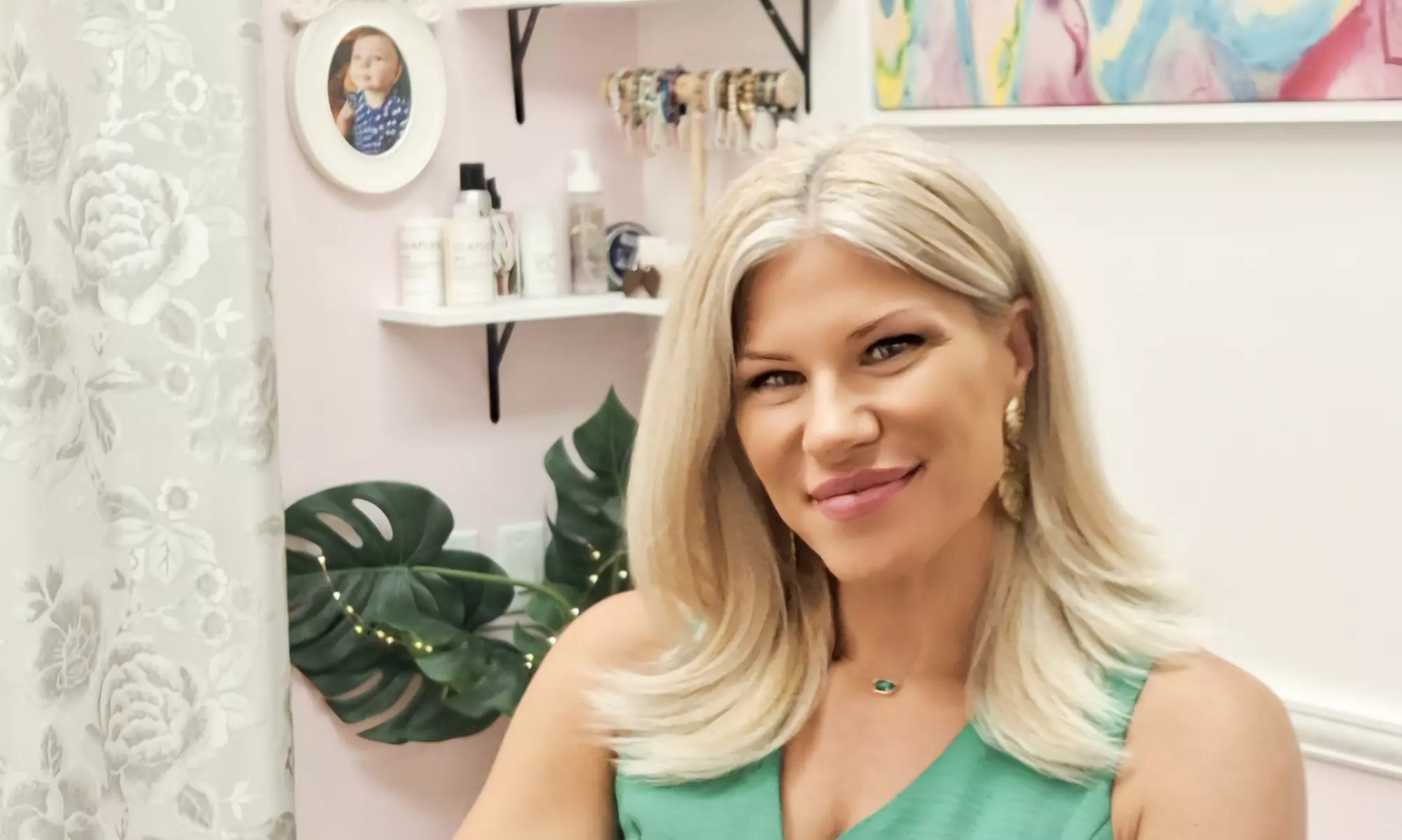 Haircut, Blowdry, & Style with Optional Face Frame Highlights or Single-process Root Color (Up to 57% Off) - Primary Image