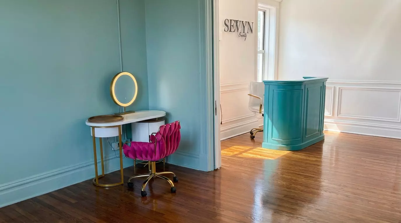 Sleek Style Awaits: XL Shampoo or Shampoo with Press and Curl