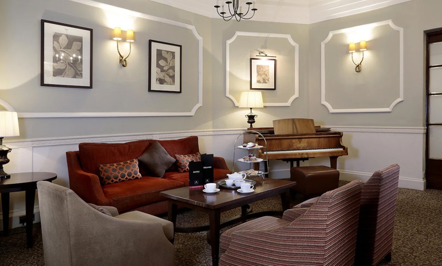 Image 5: Chester: Standard Double Room with Bottle of Prosecco