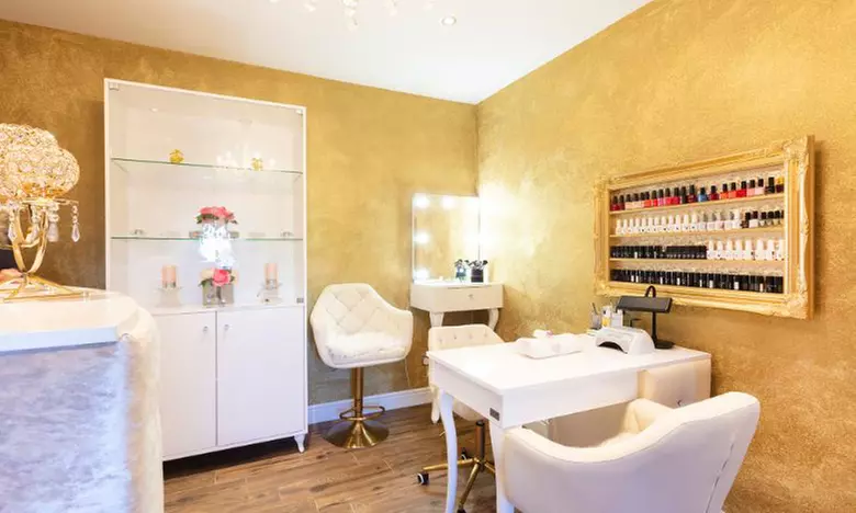 Indulge in Bliss: Luxury Pampering & Refreshments Await!