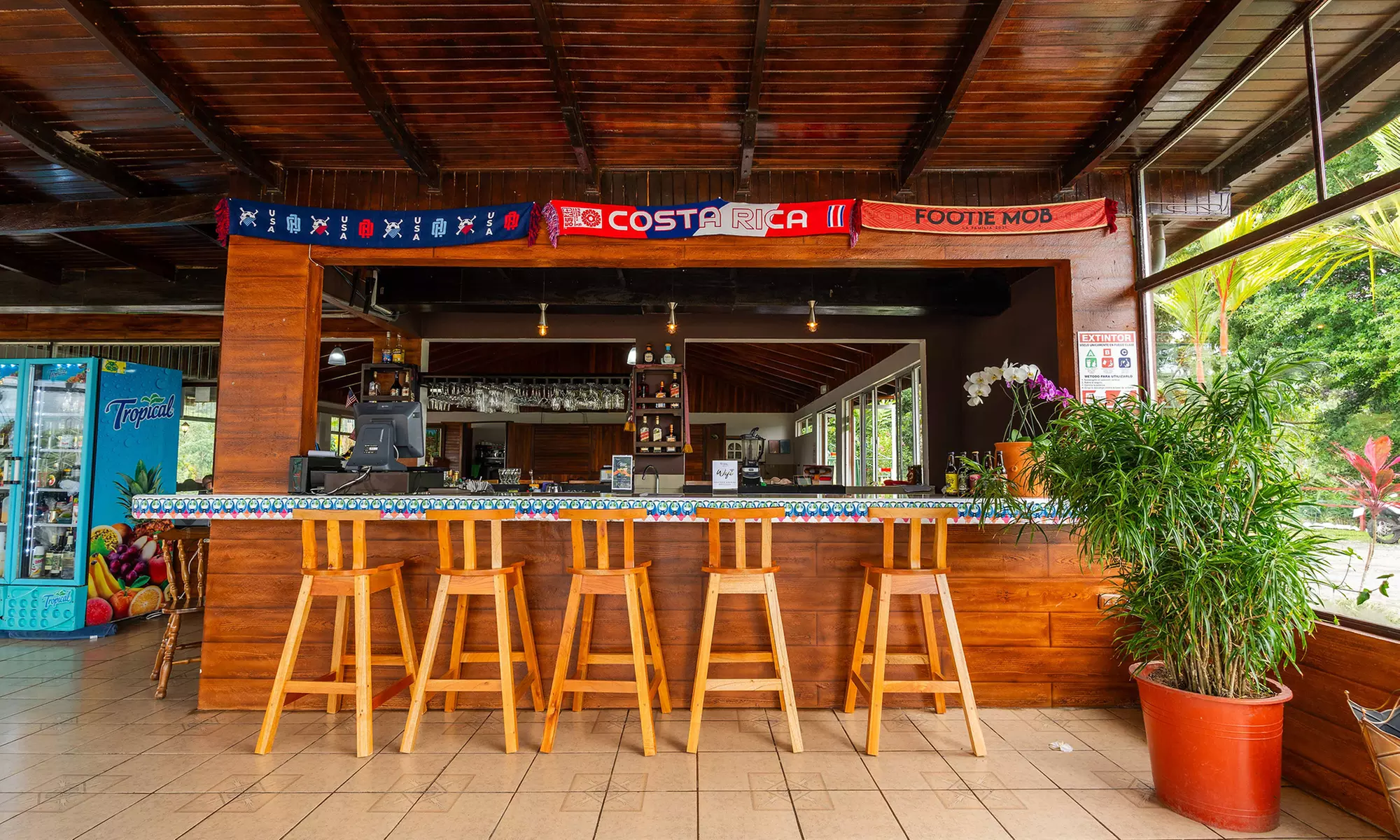 ✈ 4-Night Costa Rica Getaway: Chateau Arenal w/ Air & Hotels