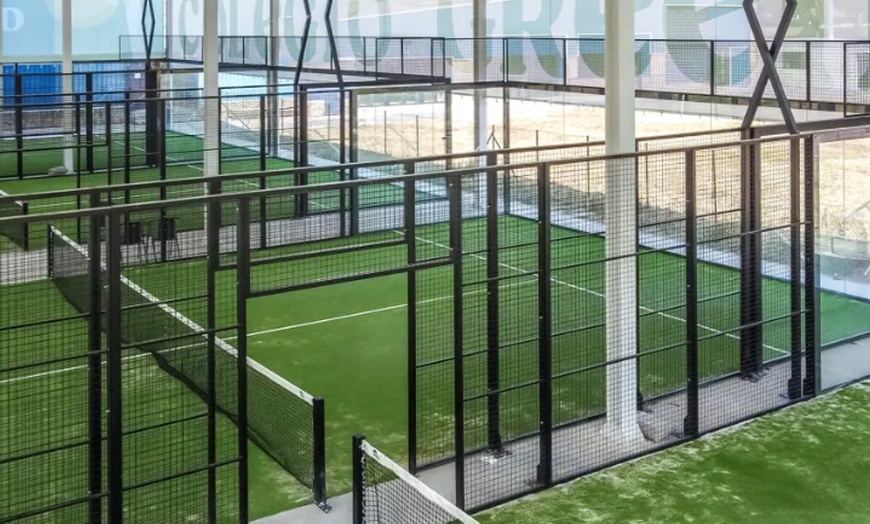 Image 1: 4 horas de clases de pádel para 1 persona