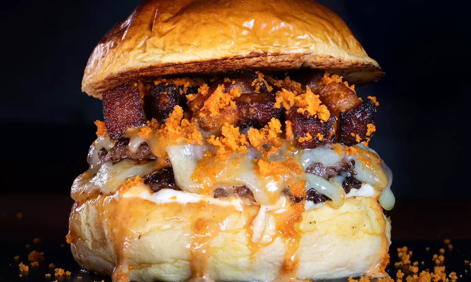 Menú de burguer con patatas fritas y opción a bebida para 2 personas