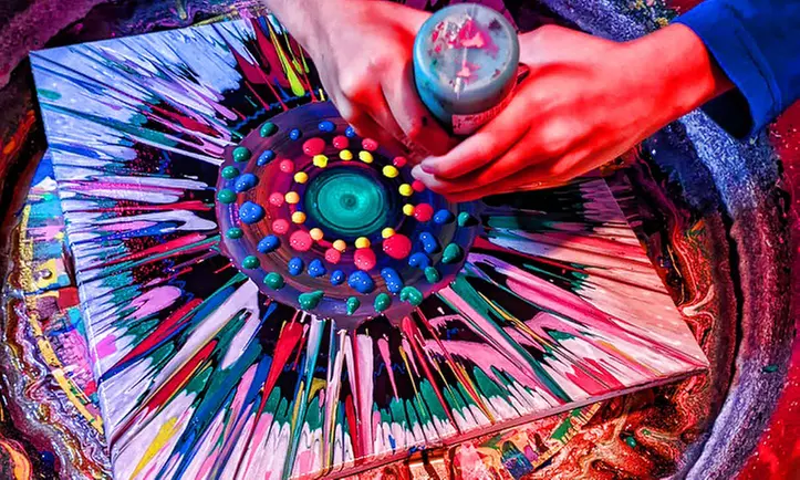 Pedalea y pinta con BikeSpinArt: diversión en un taller creativo para hasta 4 personas con bicicleta, pintura y lienzo - Primary Image